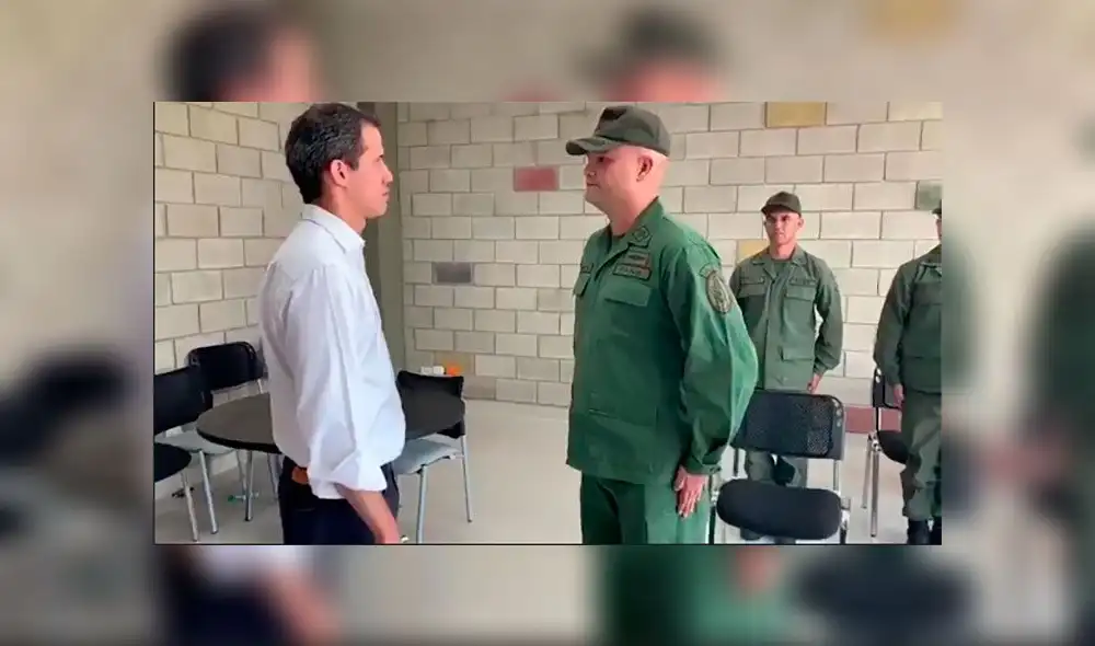 El mayor Hugo Parra Martínez (d) reconoció a Juan Guaidó como presidente encargado de Venezuela, en un momento que se hizo viral. Foto: difusión