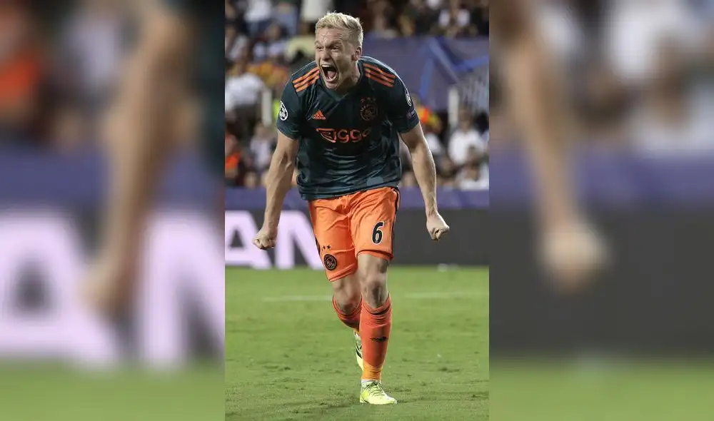 Donny van de Beek selló la goleada a favor del Ajax.