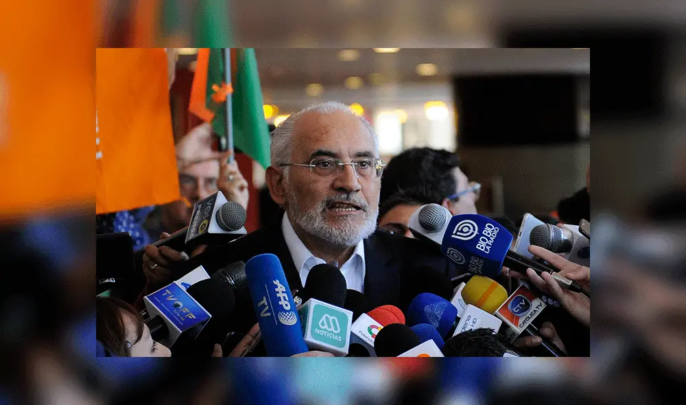 Carlos Mesa advierte a los medios internacionales sobre el régimen de Evo Morales. Foto: AFP. Carlos Mesa advierte a los medios internacionales sobre el régimen de Evo Morales. Foto: AFP.