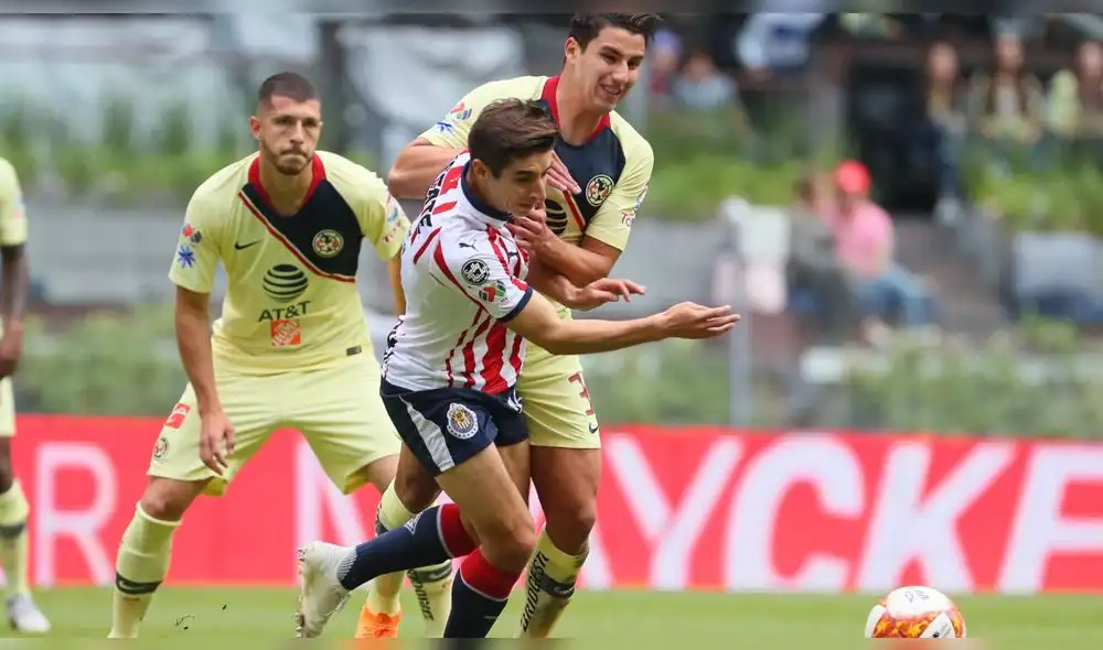 En un vibrante encuentro las Chivas y el América empataron a uno por el Clásico Nacional [RESUMEN]