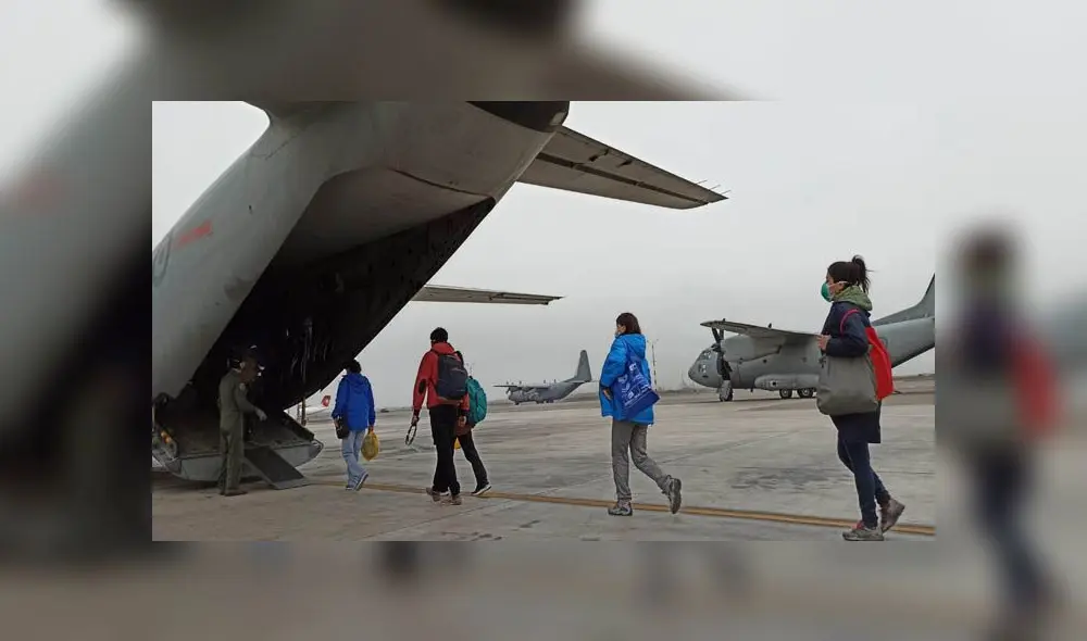 Personal de salud viaja a Cusco. Créditos: Karla Cruz / URPI-GLR Personal de salud viaja a Cusco. Créditos: Karla Cruz / URPI-GLR