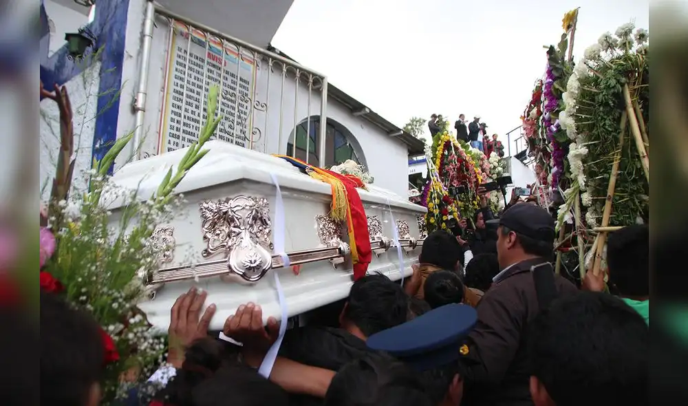 Hoy fueron enterradas las dos niñas asesinadas en Andahuaylas [FOTOS]