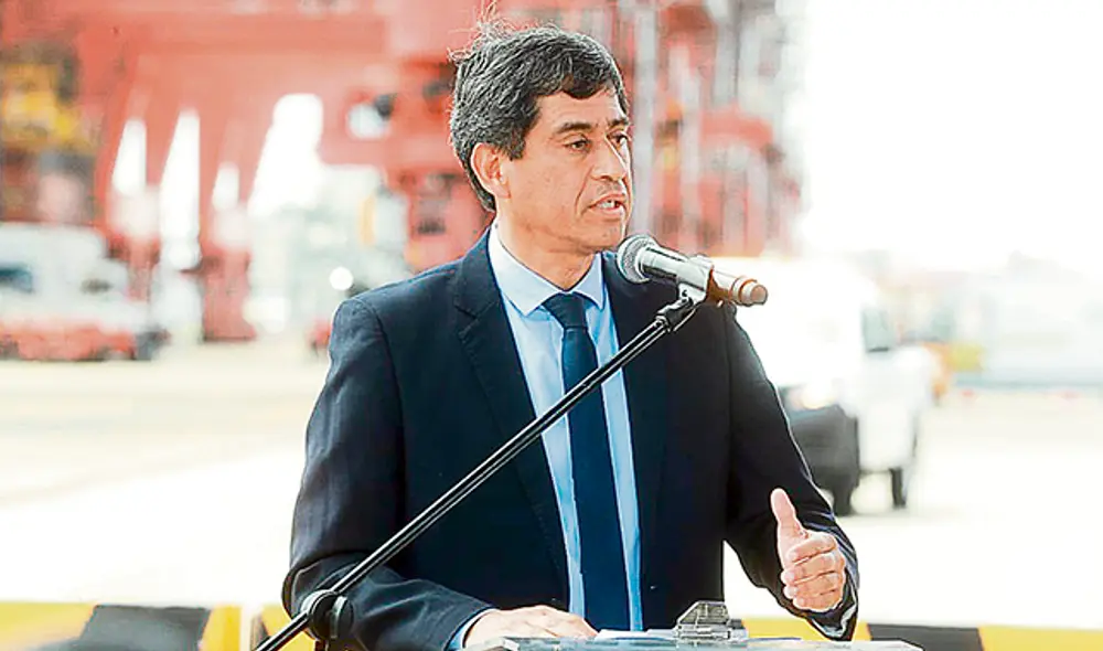 Transportes. Carlos Lozada, titular del MTC, participó en una licitación con una empresa que incumplió los requisitos legales.