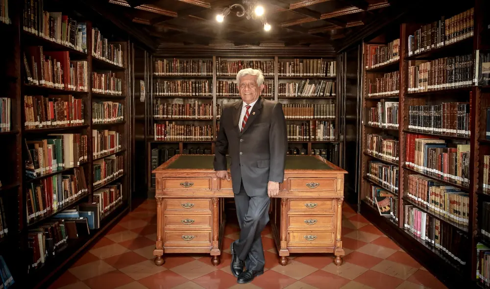 Trayectoria. Miguel Romero Sotelo es arquitecto por la UNI. Ha sido dos veces
viceministro, regidor y decano del Colegio
de Arquitectos. Trabajó en planificar VES. Fue profesor en la UNI y PUCP. Es decano de la Facultad de Arquitectura, Urbanismo y Territorio en la USIL. Foto: John Reyes. Trayectoria. Miguel Romero Sotelo es arquitecto por la UNI. Ha sido dos veces
viceministro, regidor y decano del Colegio
de Arquitectos. Trabajó en planificar VES. Fue profesor en la UNI y PUCP. Es decano de la Facultad de Arquitectura, Urbanismo y Territorio en la USIL. Foto: John Reyes.