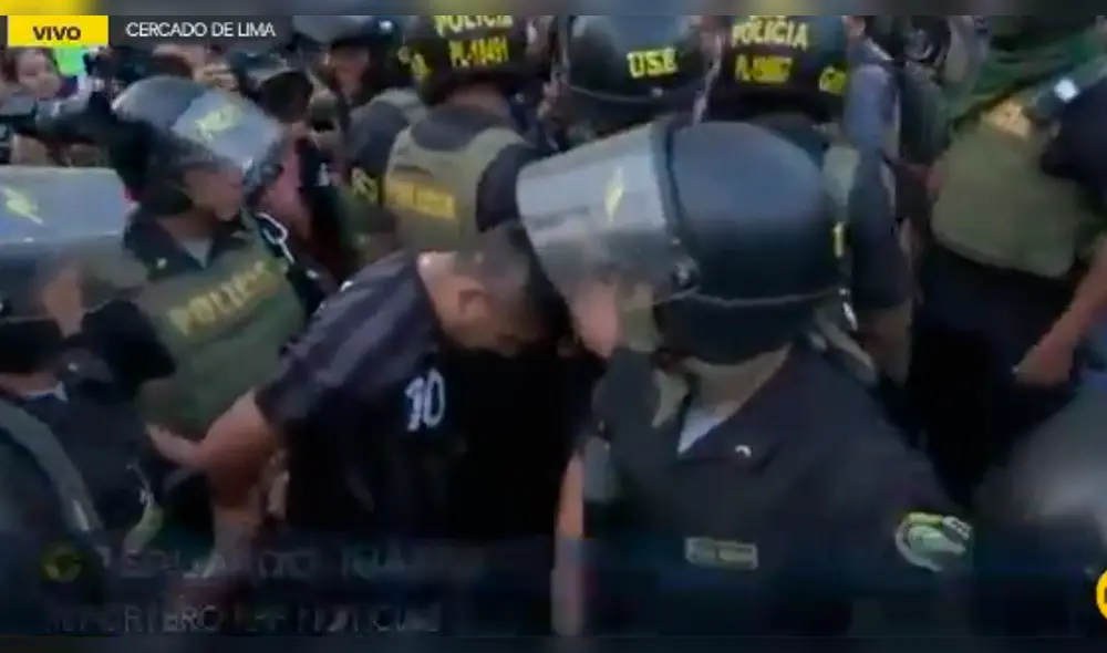 Ladrón aprovechó marcha estudiantil para robar a un manifestante [VIDEO]