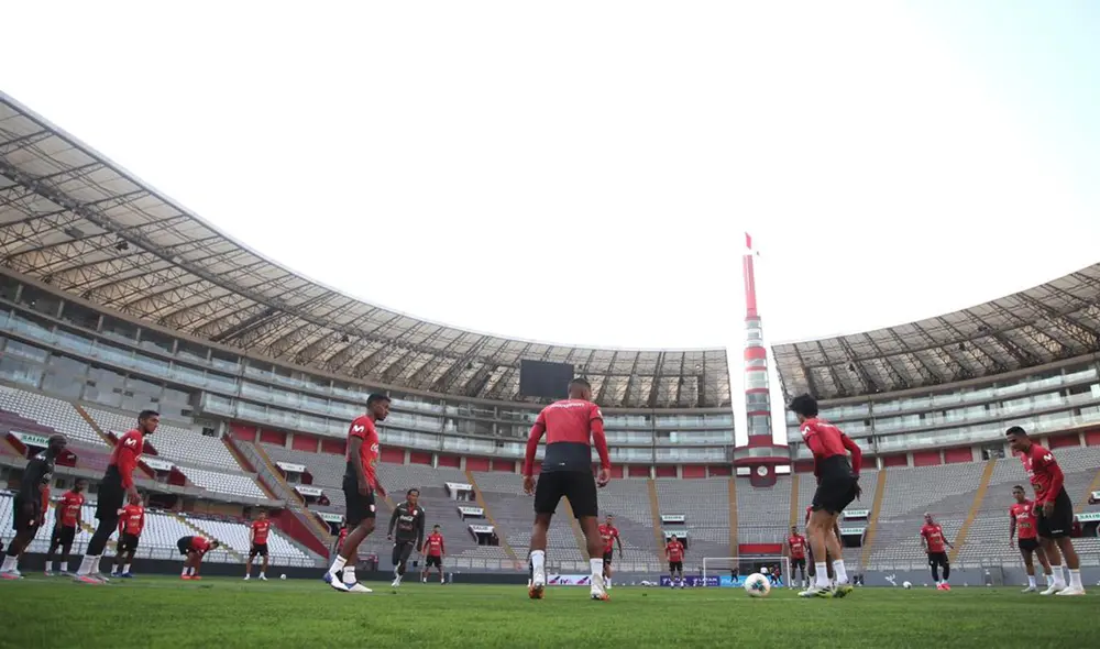 Perú tenía planificado entrenar este lunes por la mañana, pero trasladó la práctica para la tarde. Foto: FPF Perú tenía planificado entrenar este lunes por la mañana, pero trasladó la práctica para la tarde. Foto: FPF