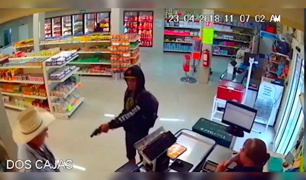Dramático momento de hombre que enfrenta a ladrón en tienda de México [VIDEO]
