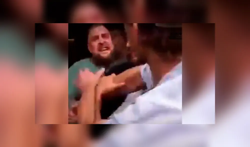 Los activistas se rehusaron a dejar pasar a un cliente a un local de McDonald’s en Dinamarca. Foto: captura Los activistas se rehusaron a dejar pasar a un cliente a un local de McDonald’s en Dinamarca. Foto: captura