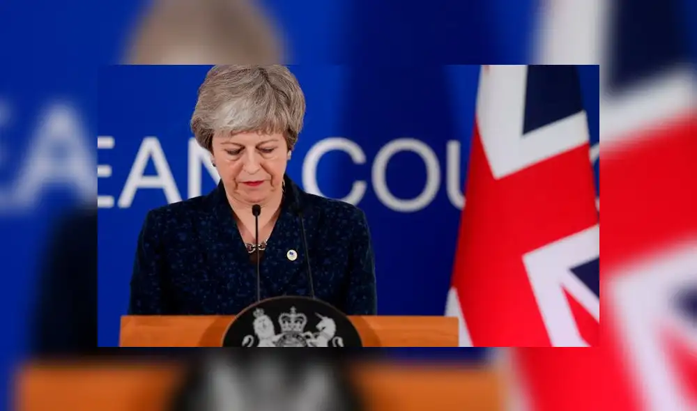 Una Theresa May amenazada mantiene las negociaciones en plena crisis por el Brexit