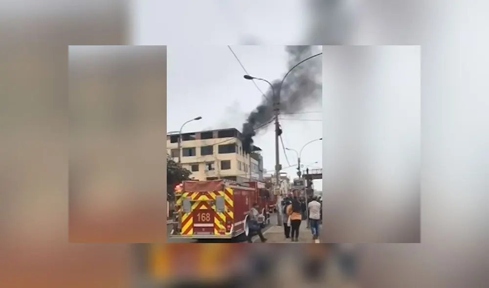 Incendio se produjo en cuarto piso de una vivienda de Los Olivos. Créditos: Captura Canal N.
