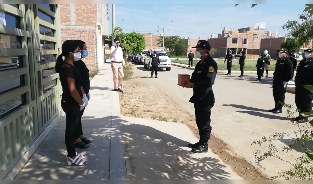 La ceremonia se realizó en Lambayeque en compañía de su familiar y su menor hija.
