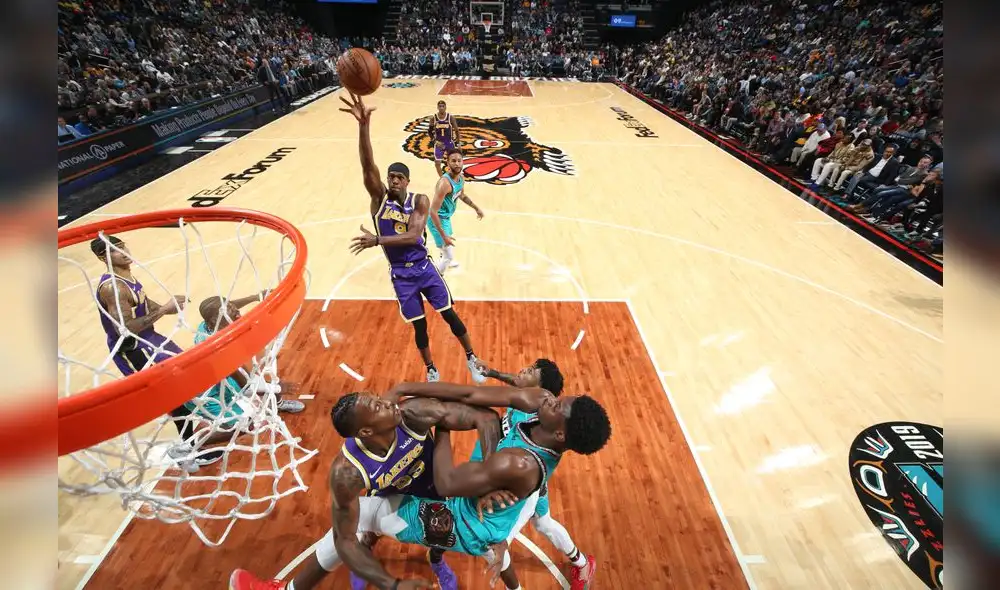 MEMPHIS, TN - NOVEMBER 23: Rajon Rondo #9 of the Los Angeles Lakers shoots the ball against the Memphis Grizzlies on November 23, 2019 at FedExForum in Memphis, Tennessee. NOTE TO USER: User expressly acknowledges and agrees that, by downloading and or using this photograph, User is consenting to the terms and conditions of the Getty Images License Agreement. Mandatory Copyright Notice: Copyright 2019 NBAE Joe Murphy/NBAE via Getty Images/AFP MEMPHIS, TN - NOVEMBER 23: Rajon Rondo #9 of the Los Angeles Lakers shoots the ball against the Memphis Grizzlies on November 23, 2019 at FedExForum in Memphis, Tennessee. NOTE TO USER: User expressly acknowledges and agrees that, by downloading and or using this photograph, User is consenting to the terms and conditions of the Getty Images License Agreement. Mandatory Copyright Notice: Copyright 2019 NBAE Joe Murphy/NBAE via Getty Images/AFP