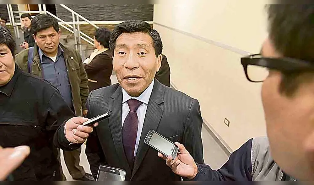 Cuestionan a Moisés Mamani. Cuestionan a Moisés Mamani.