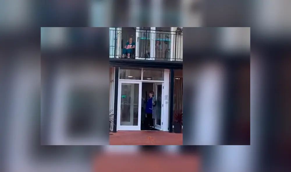 Desliza las imágenes hacia la izquierda para conocer el amoroso gesto de unos hijos con su madre. Desliza las imágenes hacia la izquierda para conocer el amoroso gesto de unos hijos con su madre.