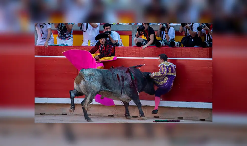 Rafael Rubio presenta lesiones muy graves en la caja toráxica luego de recibir fuerte cornada. Foto: Efe Rafael Rubio presenta lesiones muy graves en la caja toráxica luego de recibir fuerte cornada. Foto: Efe
