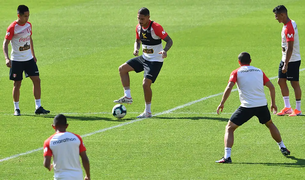 Previo al partido contra Brasil, Perú fue espiado por un drone en el estadio Pacaembú de Sao Paulo. | Foto: AFP Previo al partido contra Brasil, Perú fue espiado por un drone en el estadio Pacaembú de Sao Paulo. | Foto: AFP
