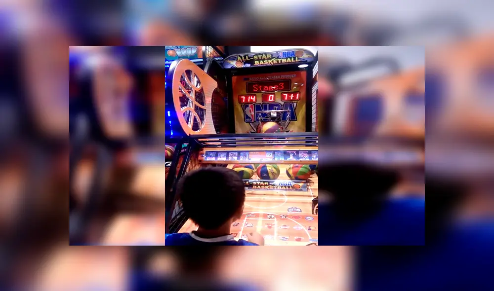 En Facebook, un pequeño se ganó los aplausos en un parque de diversiones al conseguir 900 puntos en máquina de baloncesto. En Facebook, un pequeño se ganó los aplausos en un parque de diversiones al conseguir 900 puntos en máquina de baloncesto.