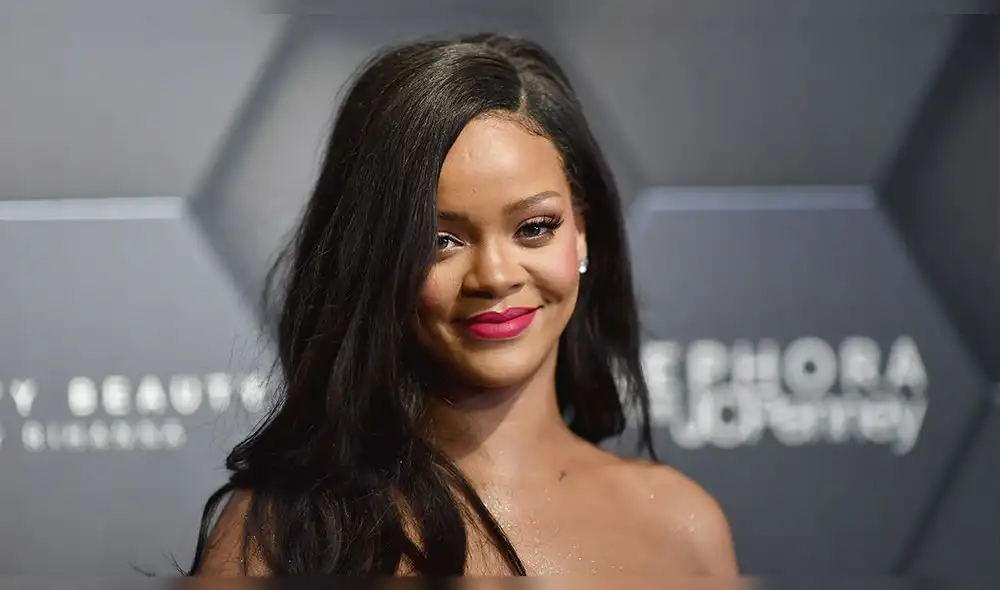 Rihanna y su sexy manera de promocionar lencería [VIDEO]