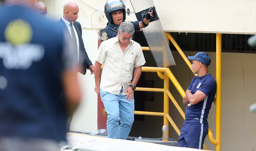 Pablo Bengoechea se expulsado en el clásico entre Alianza Lima y Universitario. | Foto: GLR Pablo Bengoechea se expulsado en el clásico entre Alianza Lima y Universitario. | Foto: GLR