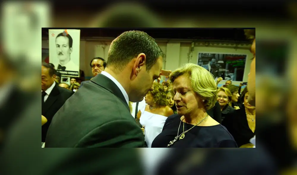 Esposo de Keiko Fujimori y congresistas de FP llegaron hasta la Casa del Pueblo Esposo de Keiko Fujimori y congresistas de FP llegaron hasta la Casa del Pueblo