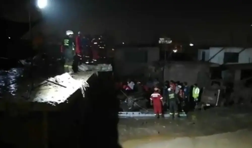 Dos personas fallecieron en La Rotonda, Tacna, por los huaicos que azotan la zona (Foto: Twitter Elar Cóndor) Dos personas fallecieron en La Rotonda, Tacna, por los huaicos que azotan la zona (Foto: Twitter Elar Cóndor)