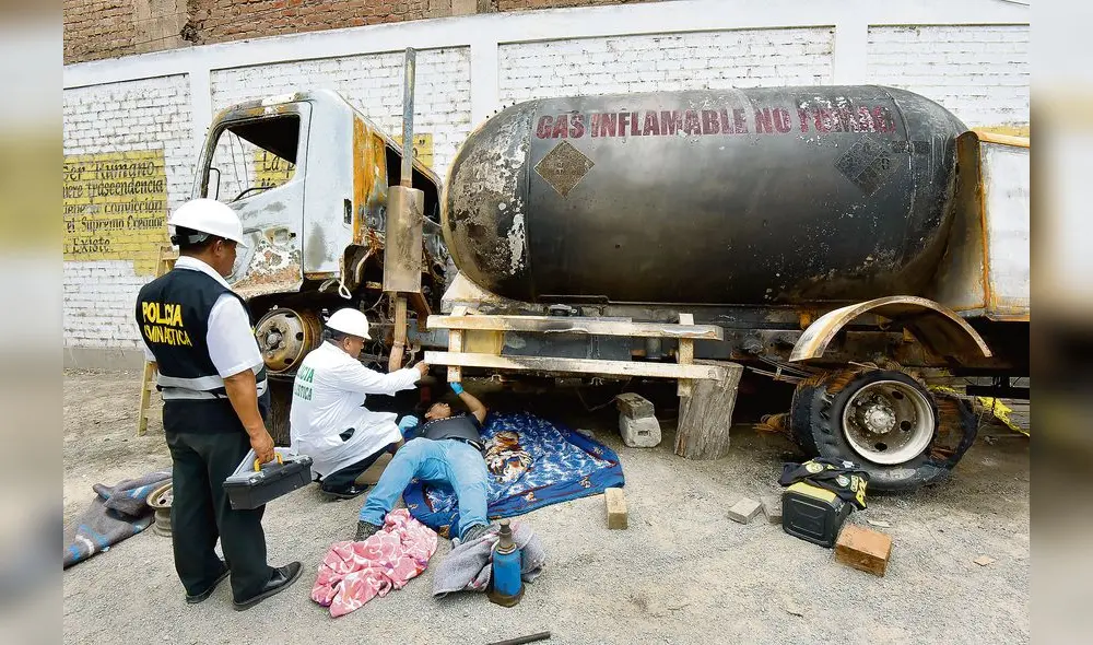 MELISSA MERINO / LA REPUBLICA

VILLA EL SALVADOR VES CAMION CISTERNA ES ANALIZADO POR PERITOS DE CRIMINALISTICA