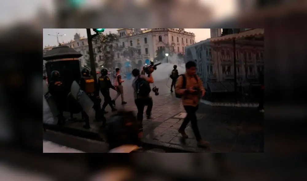 Metropolitano: PNP dispersa a escolares que protestaban para que pasaje retorne a 50 céntimos [FOTOS y VIDEO]
