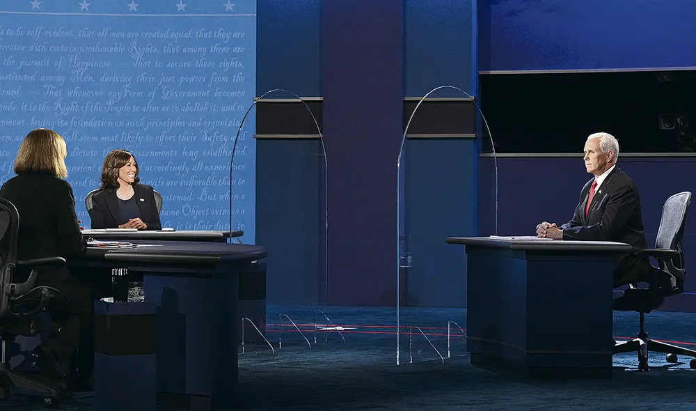 Encuentro. En el primer y único debate vicepresidencial hubo mamparas por el coronavirus. Foto: AFP Encuentro. En el primer y único debate vicepresidencial hubo mamparas por el coronavirus. Foto: AFP