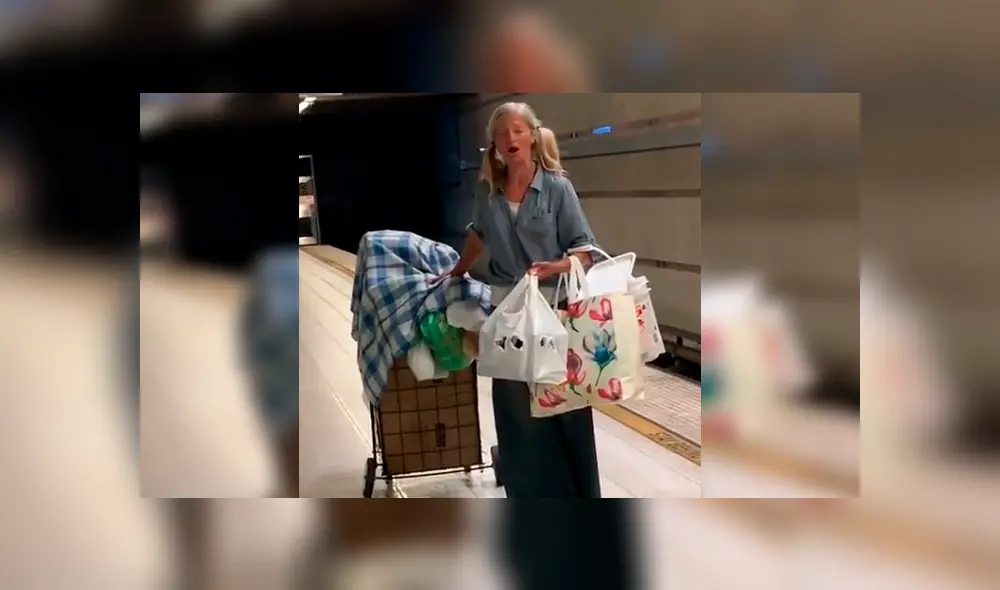 La mujer impresionó a todos los pasajeros, quienes quedaron impresionados con su imponente voz