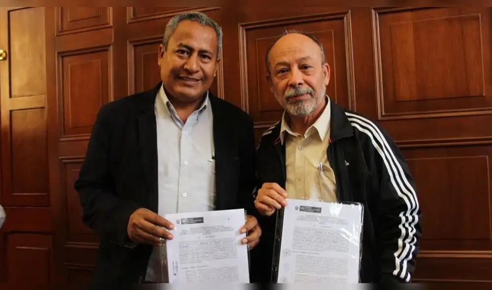 Alcalde firmó convenio con asistente técnico del Ministerio de Vivienda, Construcción y Saneamiento. Alcalde firmó convenio con asistente técnico del Ministerio de Vivienda, Construcción y Saneamiento.