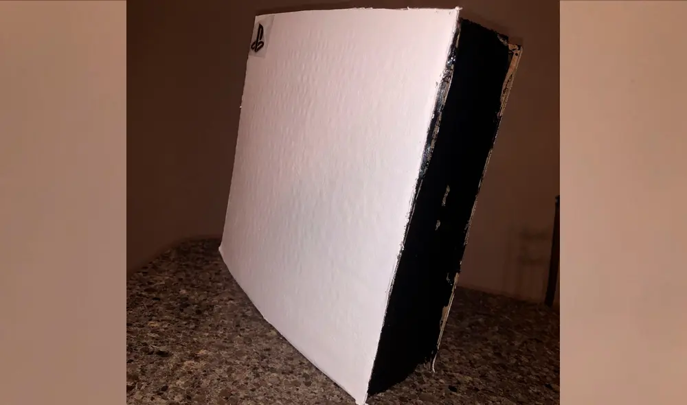 Fan señala que no le alcanza para comprar una PS5 real, por lo que decidió vender esta réplica a 399 dólares para comprarse una. Foto: eBay