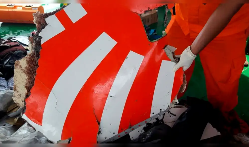 Avión de Lion Air en Indonesia se estrella con 189 personas [VIDEO]