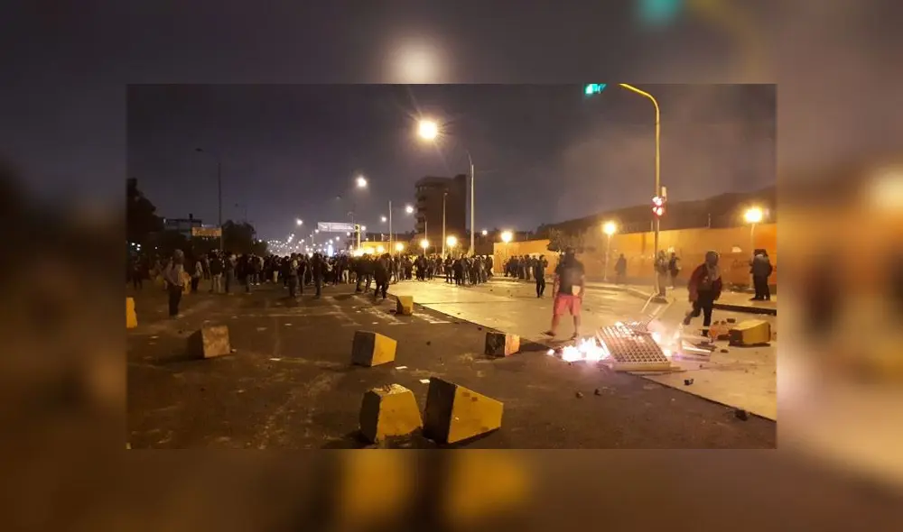 Movilizaciones se iniciaron dentro del campus universitario y luego se trasladaron hasta la puerta 1. (Foto: Difusión)