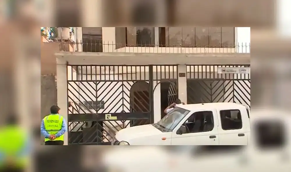 Policías y serenos intervinieron local en donde se encontraron a cuatro mujeres. (Foto: Captura de video / América TV)