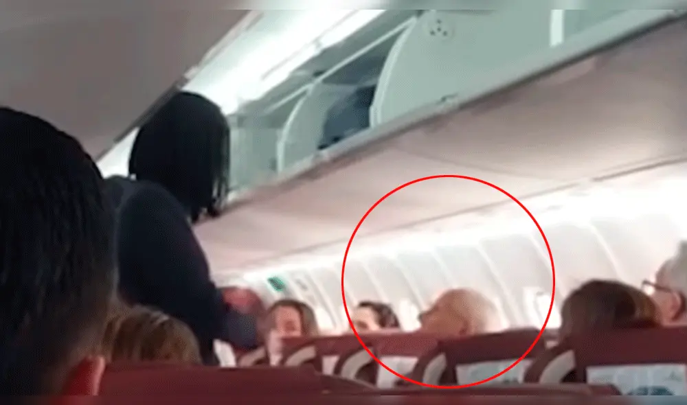 YouTube: pasajero agredió con insultos racistas a azafata y lo expulsan del avión