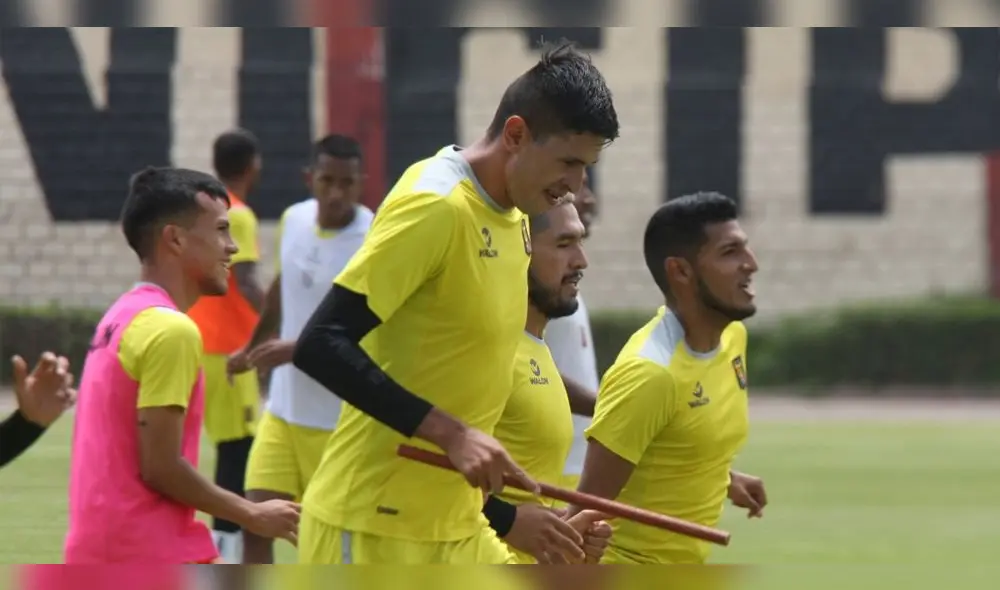 El mexicano señala que desearía jugar muchos años más vistiendo la camiseta rojinegra.