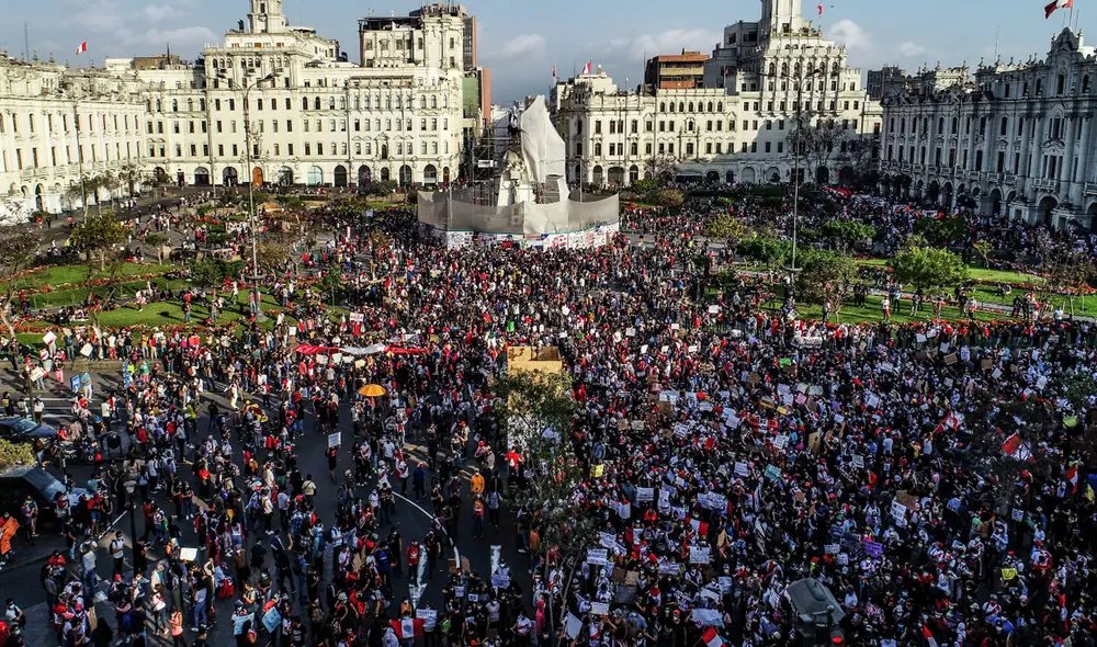 Las personas reportadas como desaparecidas fueron parte de la marcha en contra de la vacancia presidencial. Foto: Cristian Olea / EFE Las personas reportadas como desaparecidas fueron parte de la marcha en contra de la vacancia presidencial. Foto: Cristian Olea / EFE