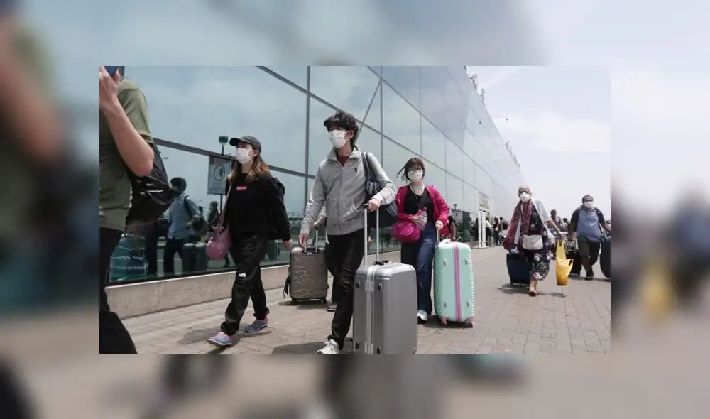 Mientras que algunos pudieron alcanzar boletos para volar antes del cierre de fronteras, otros buscan opciones para alojarse los próximos 15 días. (Foto: Antonio Melgarejo / La República) Mientras que algunos pudieron alcanzar boletos para volar antes del cierre de fronteras, otros buscan opciones para alojarse los próximos 15 días. (Foto: Antonio Melgarejo / La República)