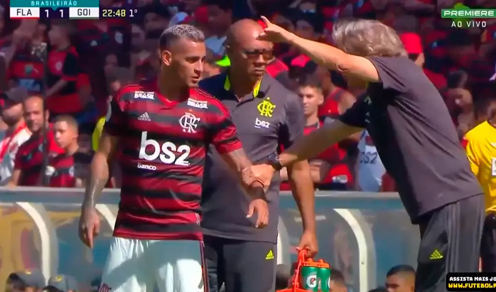 Futbolista nacional jugó los 90 minutos en la victoria del Flamengo sobre Goiás por el Brasileirao.