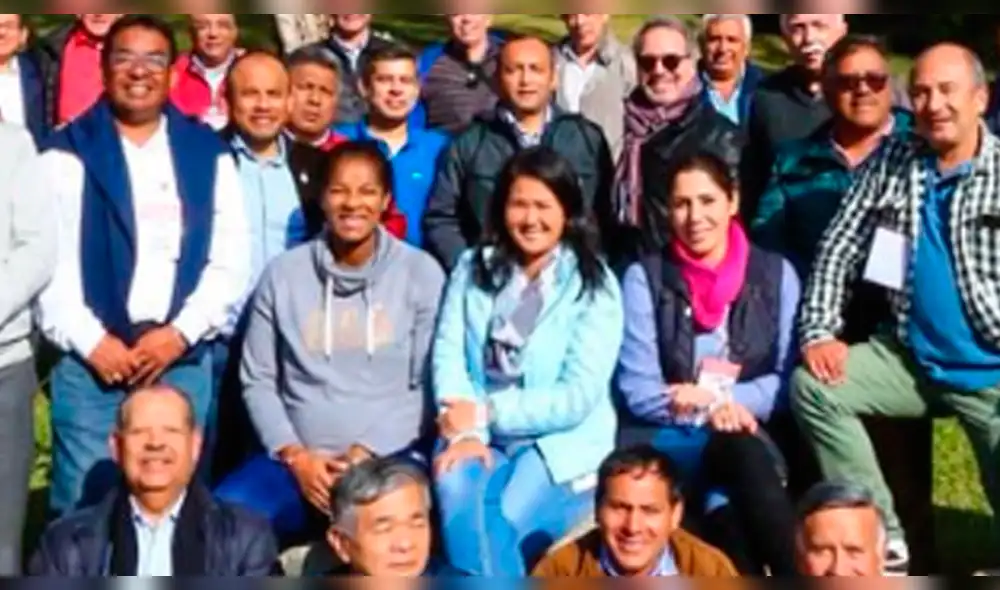 Critican que reunión de integración de Keiko y congresistas de Fuerza Popular haya sido en día laboral Critican que reunión de integración de Keiko y congresistas de Fuerza Popular haya sido en día laboral