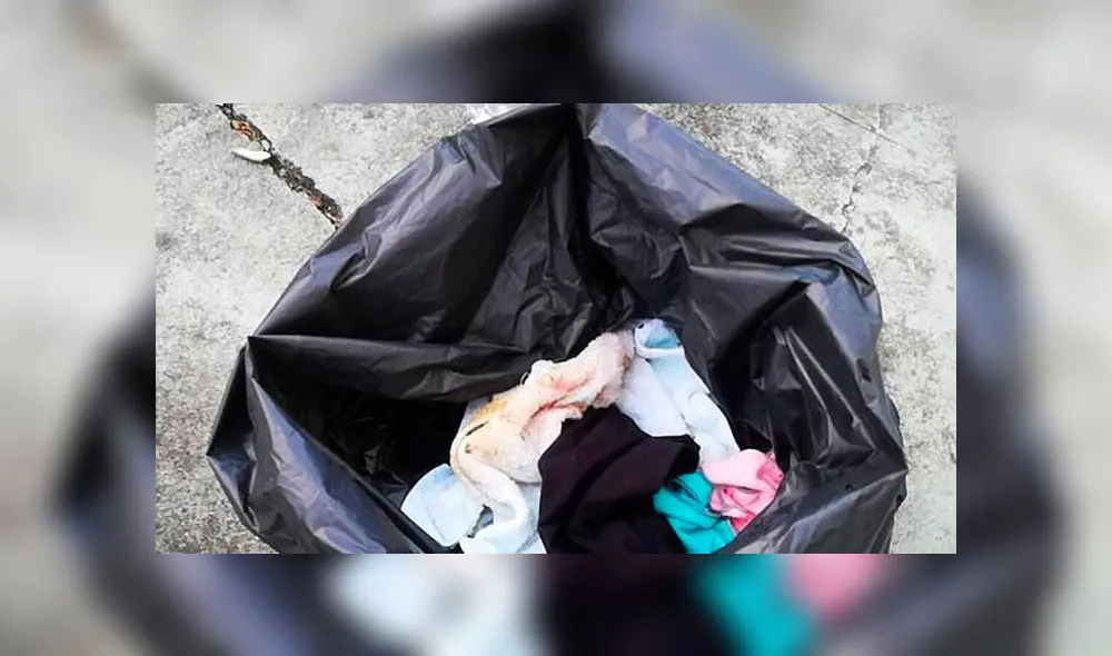 Hombre encontró un bebé en una bolsa de basura en los alrededores de un edificio abandonado en Tailandia. Foto: Daily Mail. Hombre encontró un bebé en una bolsa de basura en los alrededores de un edificio abandonado en Tailandia. Foto: Daily Mail.