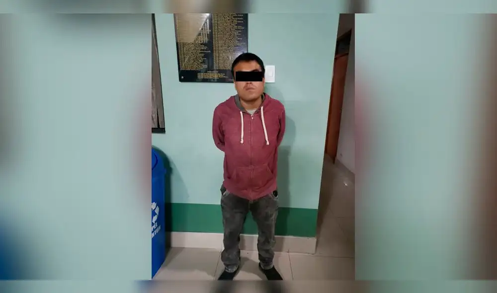 Joven fue captado por cámaras robando licor en supermercado.
