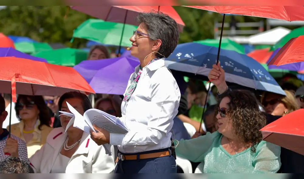 La mandataria rompió con la tradicional ceremonia de posesión y organizó un acto en el parque Simón Bolívar. Foto: AFP.
