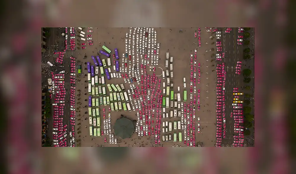 México: Taxistas se crucifican simbólicamente en protesta contra Uber y Cafiby [FOTOS]