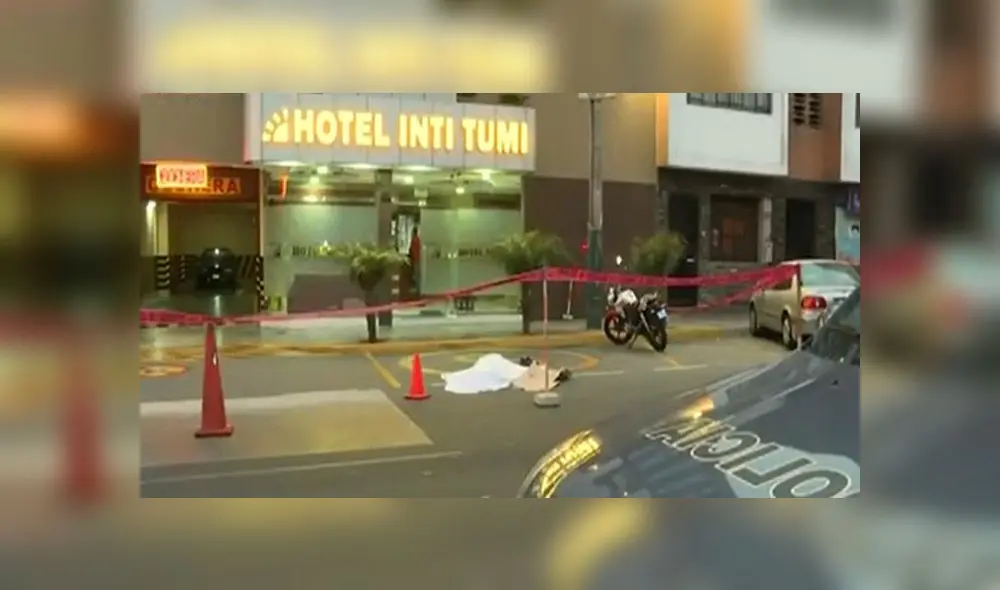 Según la recepcionista, el occiso se registró usando un carné de extranjería en el que se identificó como Francisco Fabián Ramos Belaúnde, de nacionalidad chilena. (Foto: Captura de video / Buenos Días Perú)