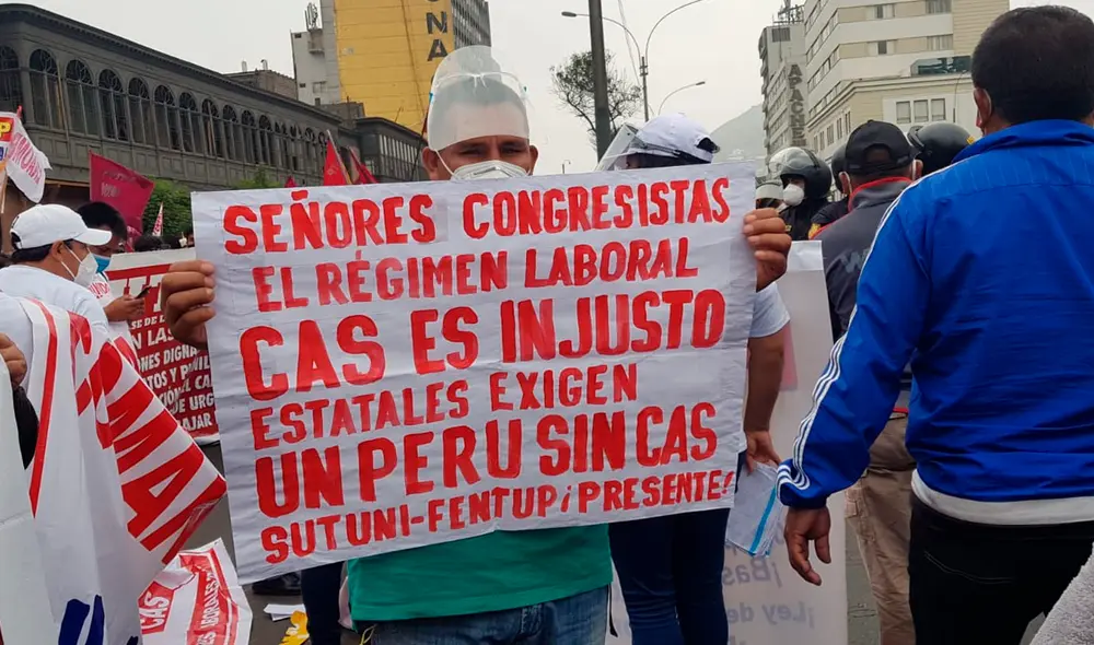 Grupo de sindicatos se enfrentaron a la Policía para poder avanzar hacia el Congreso. Fotos: Jessica Merino / URPI-GLR