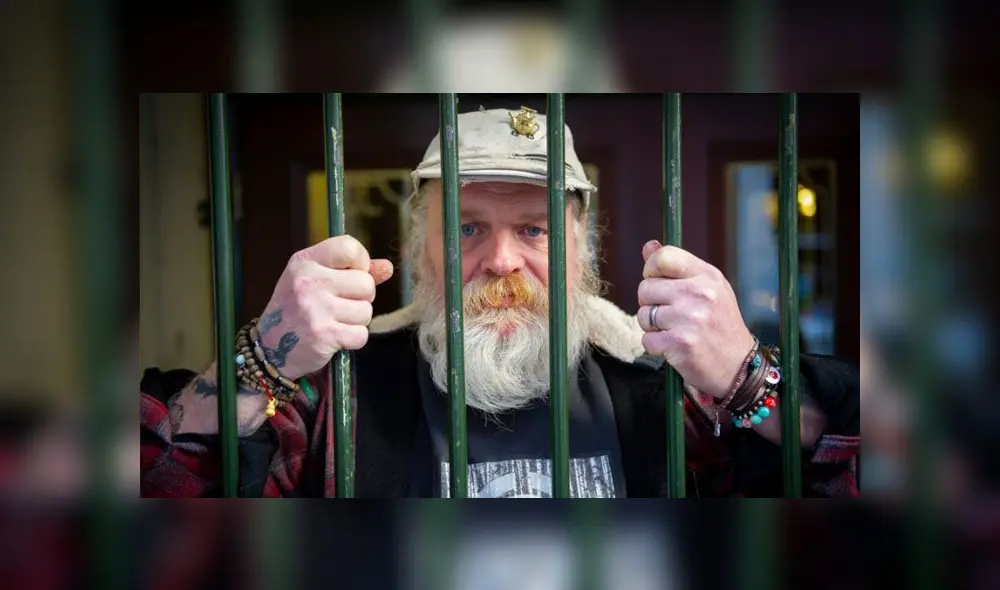 Después de varios años de abuso, Stephen, con 59 años, asegura que no es un víctima, sino un sobreviviente.