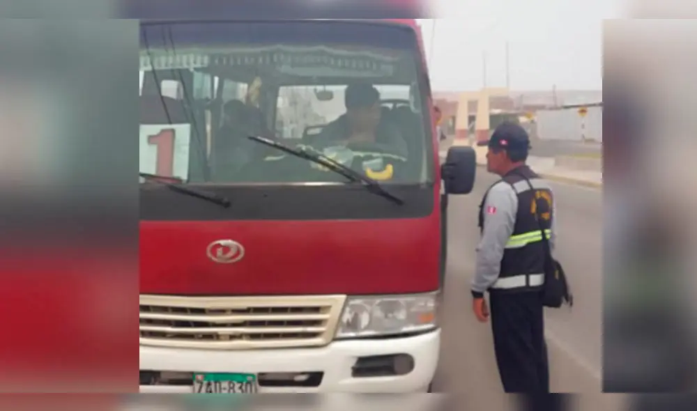 Sancionan a chofer de combi que manejaba mientras conversaba por celular. Sancionan a chofer de combi que manejaba mientras conversaba por celular.