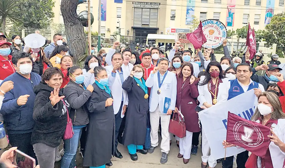 Su Lucha. Casi seis mil profesionales del Minsa y Essalud serán beneficiados si ambos PL se aprueban en Pleno del Congreso. Su Lucha. Casi seis mil profesionales del Minsa y Essalud serán beneficiados si ambos PL se aprueban en Pleno del Congreso.