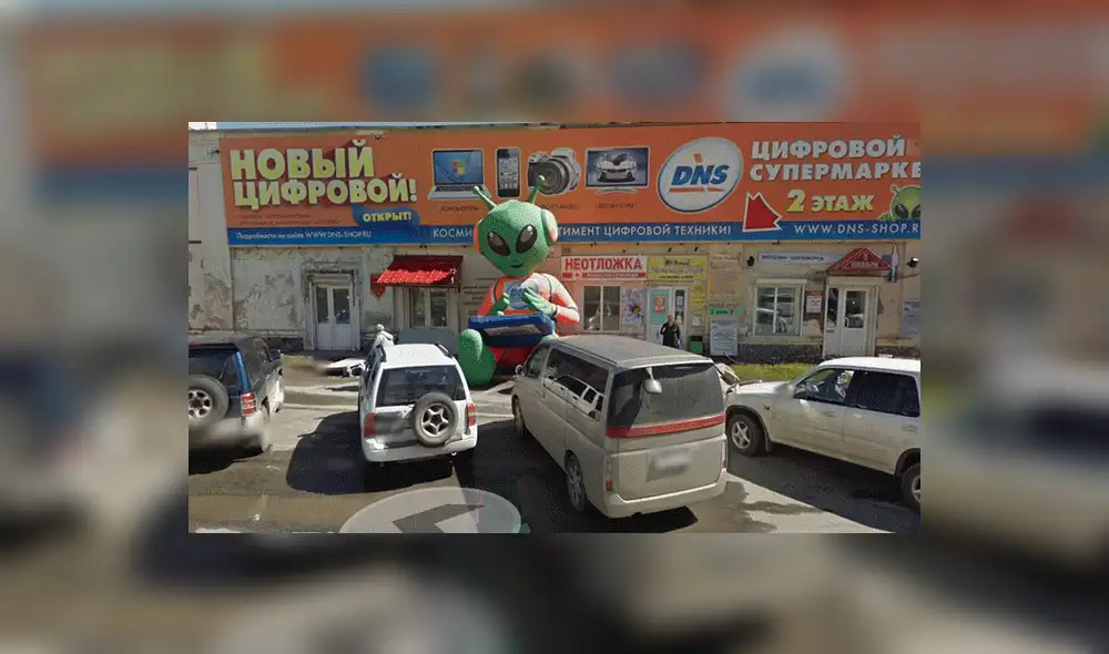 Google Maps: recorre calle en Rusia y descubre un gigantesco muñeco de alien [FOTOS]